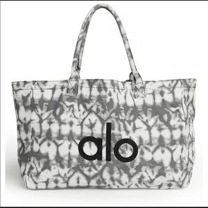 Brand new Alo yoga bag!